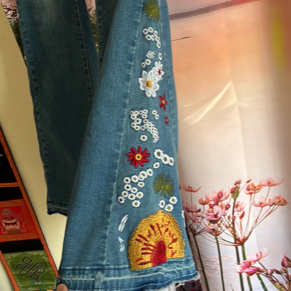 Embroidered Bell bottom Jeans 🔥